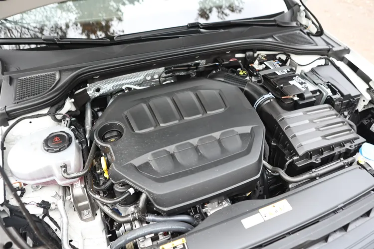 EA888的2.0升缸內直噴渦輪引擎，經過多年的革新改良之後，依舊帶來迷人的性能實力。翁玉信攝