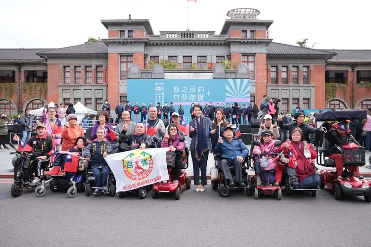 2023年市長高虹安上任首次參加升旗典禮，與市民朋友共同迎接新的一年。新竹市政府提供