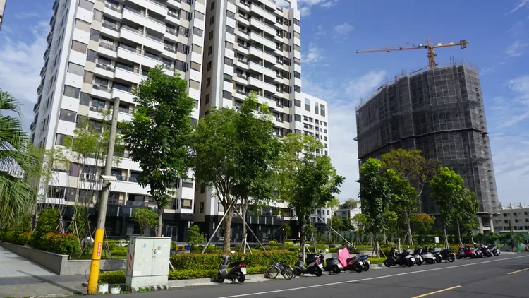 不僅市區購屋族蝸居化，郊區同樣多數2房成交為主力。葉家銘攝