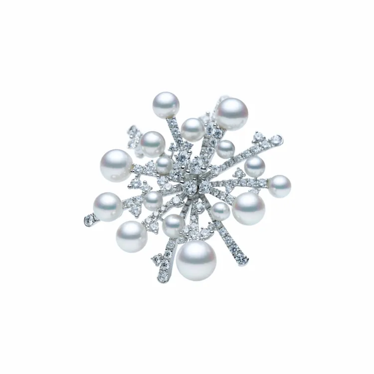 Splash Collection珍珠鑽石胸針，約77萬3000元。品牌提供