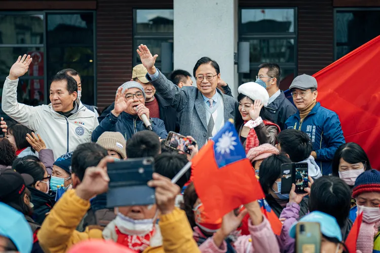 張善政說，以前念小學、中學，每天都要升旗，唱國歌、國旗歌，感覺當年小時候被教導「愛國家」的感覺都回來了。桃園市政府提供