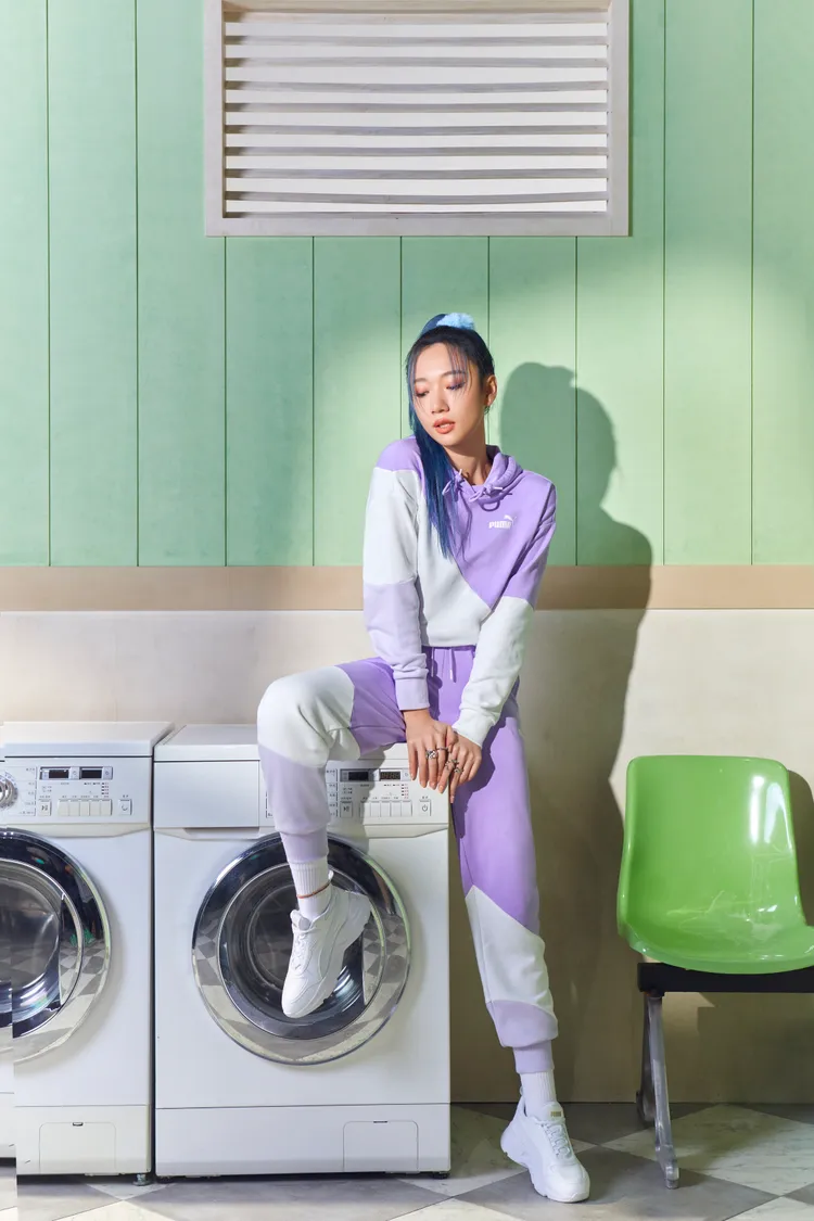 Power Cat連帽T恤2080元、長褲1980元。品牌提供