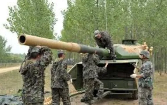 中共解放軍的偽裝戰車。翻攝微博/解放軍