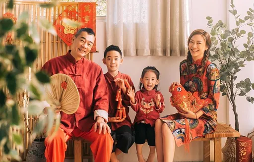 應采兒罕見曬一家四口全家福 2個兒子長相完全複製陳小春