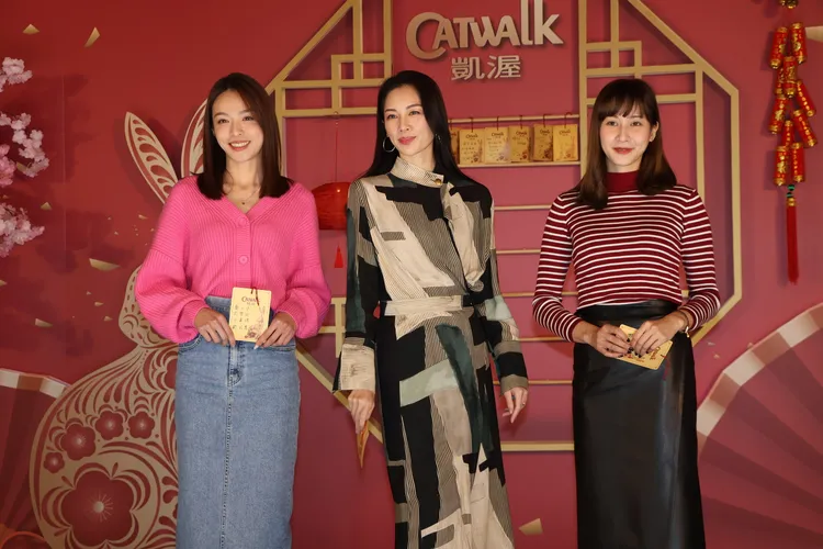 名模廖奕琁（中）過年時都忙著在照顧家中年僅1歲多的好動萌娃，左為賴郁庭、右為鄭亞。鄭孟晃攝