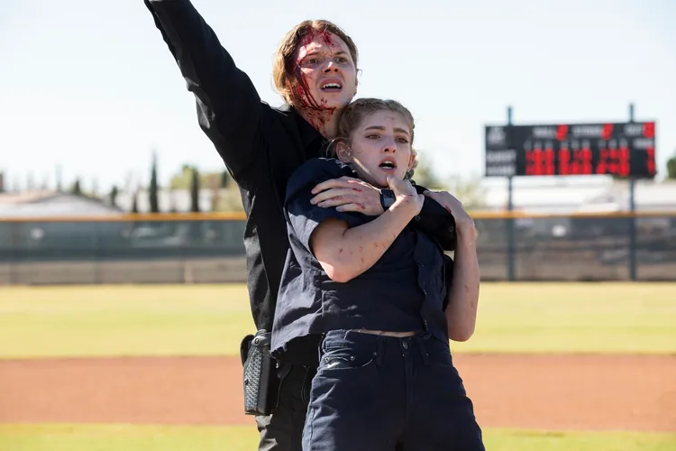 方基墨之子傑克（後）在片中演出反派。車庫娛樂提供