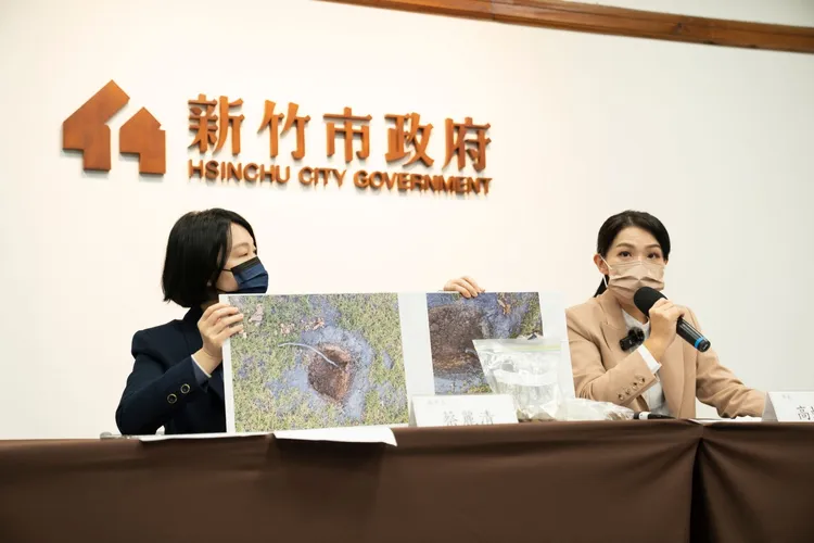 新竹市長高虹安今天（5日）召開記者會揭露嚴重問題，包括在潛層土壤挖到廢棄磚塊、電線等，直呼「真的很驚訝」。翻攝自高虹安臉書