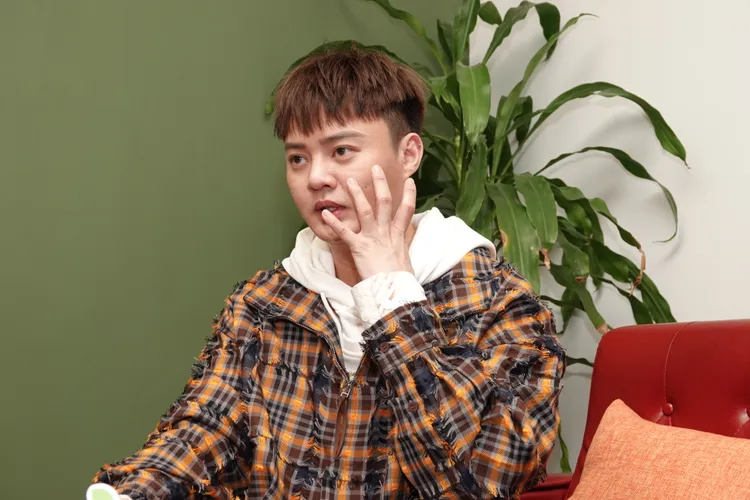 許富凱為了多曬太陽，竟曬過頭，一度被曬傷。陳德興攝