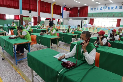 花蓮監獄春節電話懇親 受刑人思親落下男兒淚