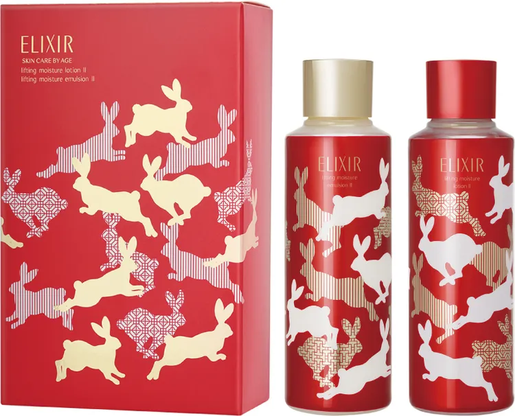 ELIXIR怡麗絲爾彈潤保濕水乳-兔年限定組(滋潤型)，特價2700元。業者提供