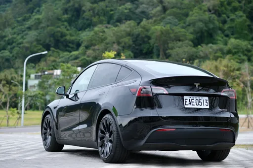 你沒看錯|230萬起跳特斯拉Model Y 竟成國內單月最好賣新神車