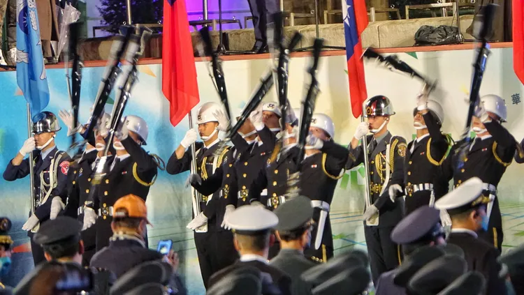 三軍樂儀隊帶來精彩操演。莊宗達攝