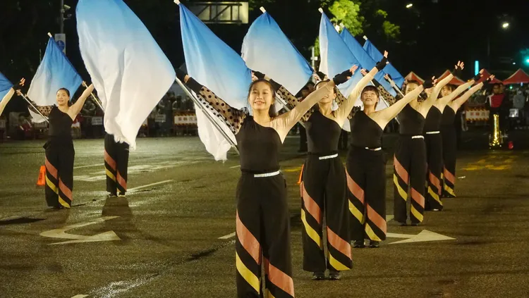 中山女高樂旗隊進行表演。莊宗達攝