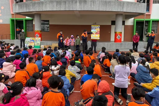 台南警消挺進校園玩賓果 空中美語雙聲道宣導不分族群