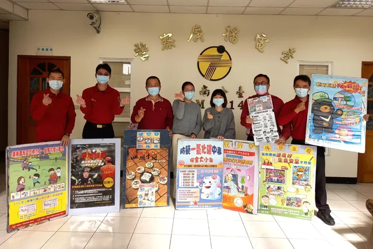 消防局二大隊展開空中雙語宣導。二大隊提供