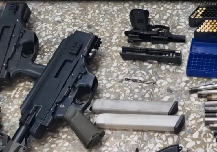 李姓主嫌透過3D列印槍枝機身，再裝上零件就成為具有殺傷力的自製槍枝。警方提供