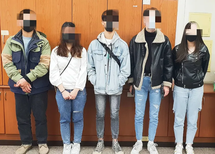 19歲楊男（中）惡作劇遭函送法辦。讀者提供