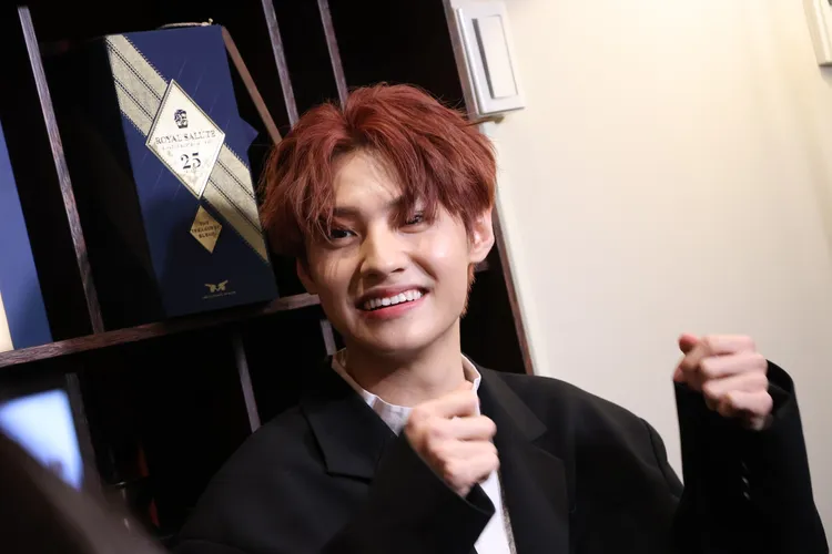 王君豪受訪滔滔不絕。鄭孟晃攝