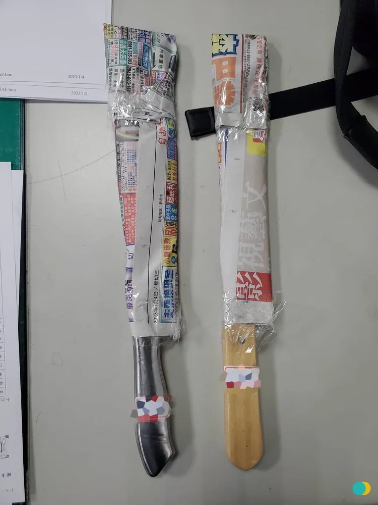 警方在劉男車上搜出西瓜刀等證物。警方提供