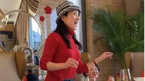 湯燦最新身影，身上依舊都是奢侈名牌。引自推特