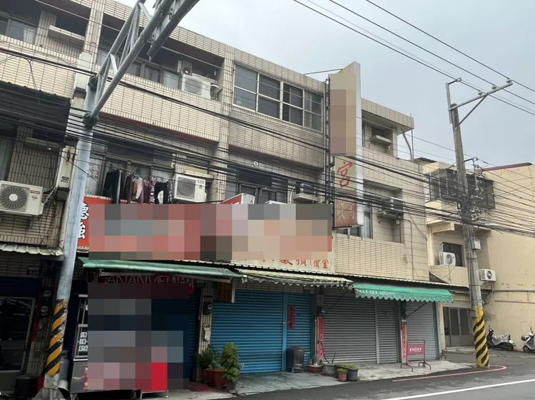 傳出宮主強吻女信眾的宮廟，1/2鐵門拉下。周庭慶攝