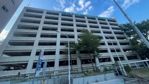 啥意思？9樓高外牆塗鴉「12英文字母」　警秒懂揪出破壞男