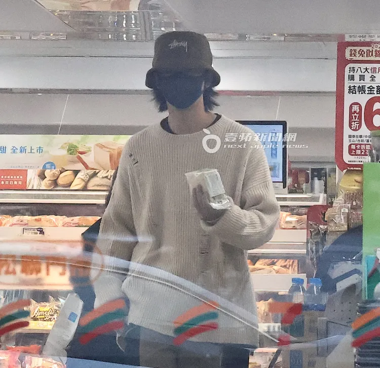 陳柏霖買了2個三明治後返家。特勤中心攝