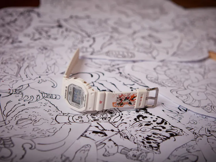 大柴裕豪將百貓圖刺青圖案加上兔子面具呈現於上段錶帶設計，展現趣味性又不失兔年新春氣息。品牌提供