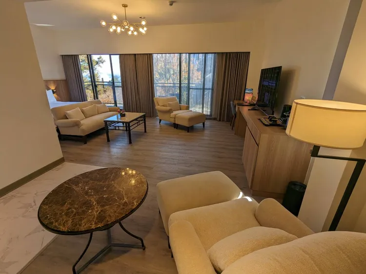 高檔的室內空間讓遊客不手軟。民眾提供