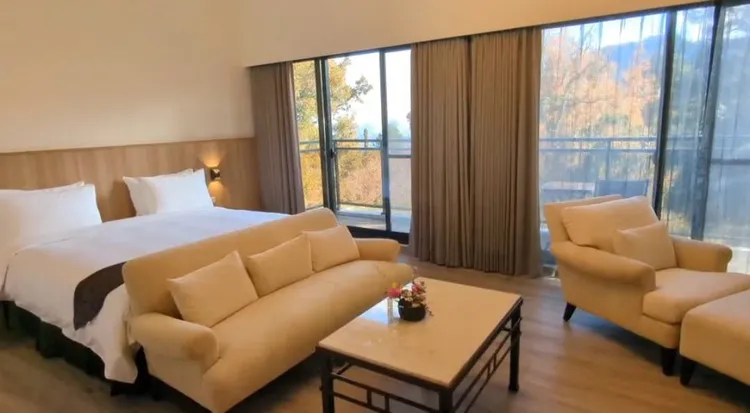 福壽山國民賓館最高檔的VIP房間住宿一晚要20000元，房間視野設置空間都很寬廣。民眾提供