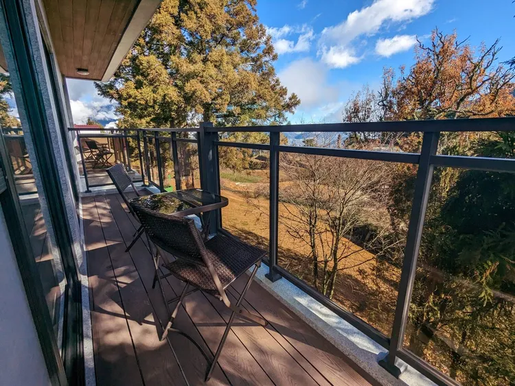 賓館房間走出露台就可以欣賞到場內的美景。民眾提供