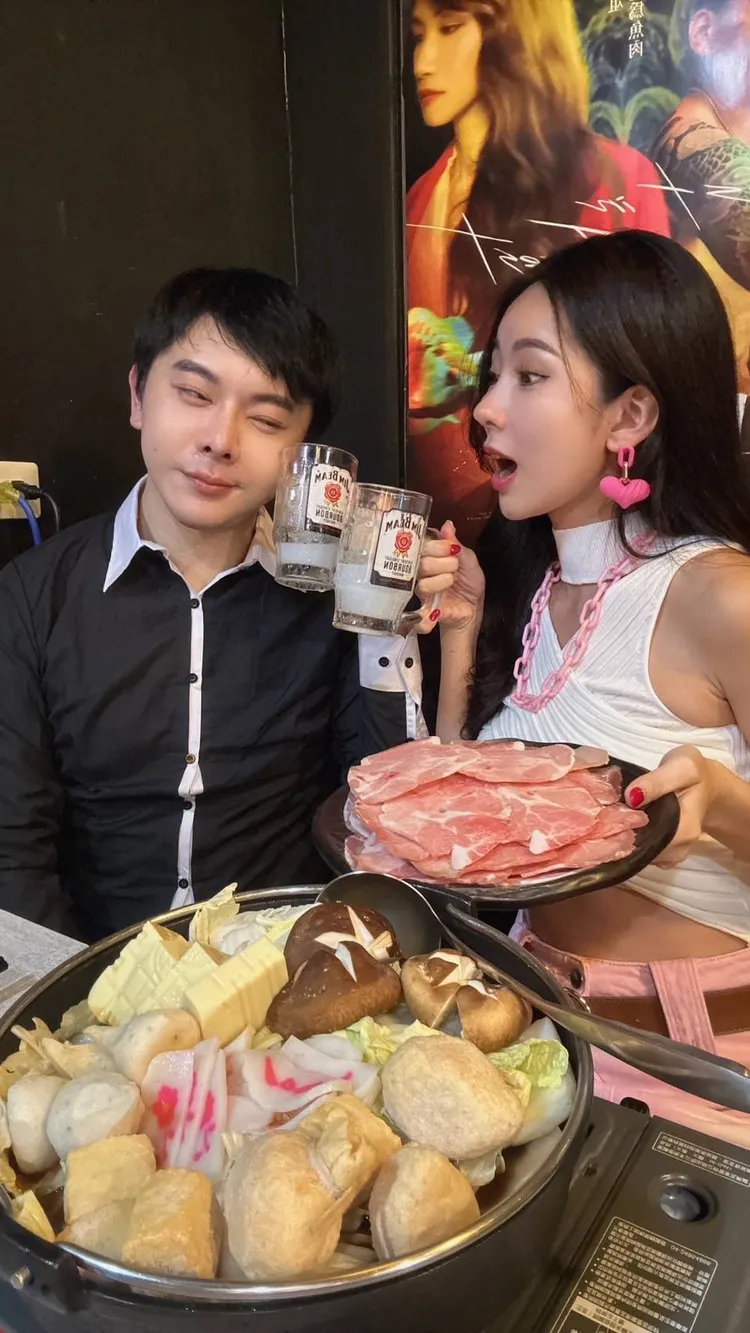 甄馨(右)與陳孝志。陳孝志提供