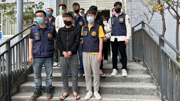 警方逮捕詐騙集團四名成員。讀者提供