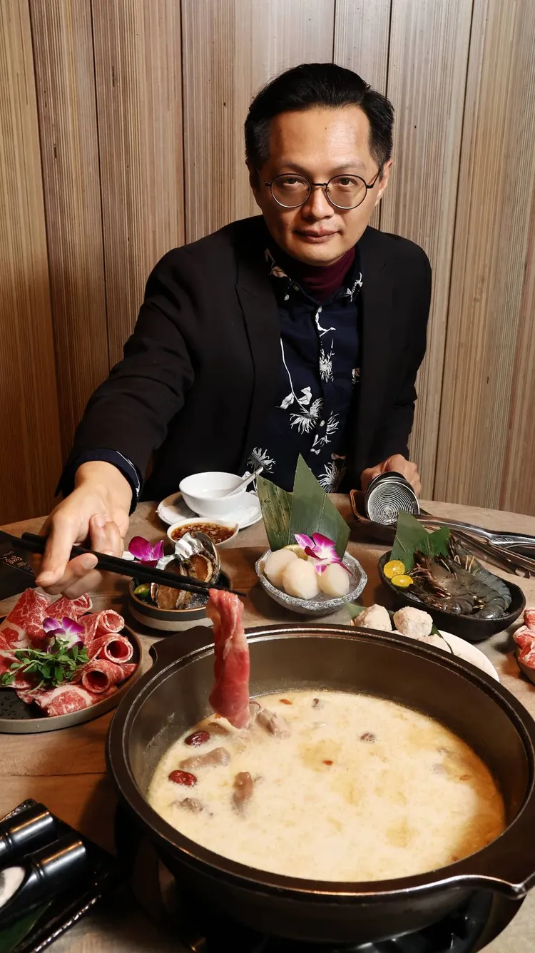 粵式豬肚煲鍋是全球居不動產情報室總監陳炳辰家中的圍爐年菜。葉志明攝