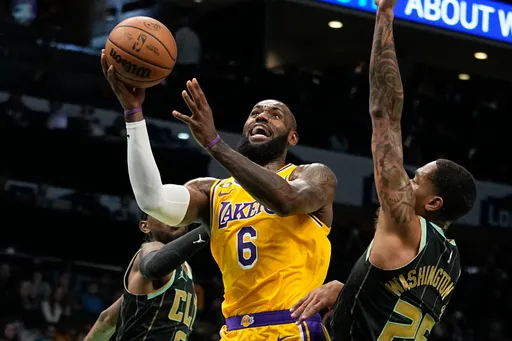 别再说詹姆士老了　38岁后连2场狂飙40+分助湖人连胜