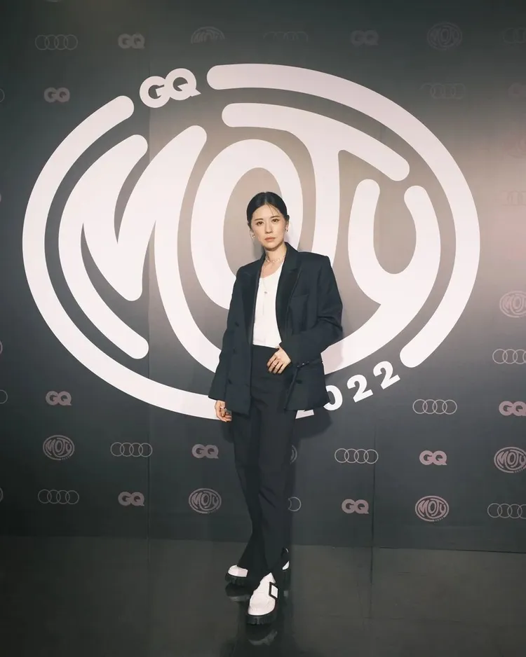 林予晞從甜姐兒轉為洗練、率性的穿搭風格，瑞士珠寶腕錶品牌伯爵的作品是其經常配搭的飾品。翻攝fotoallison IG