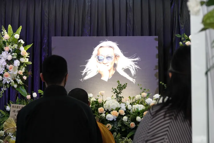林秋離今在第一殯儀館舉辦告別式。陳德興攝