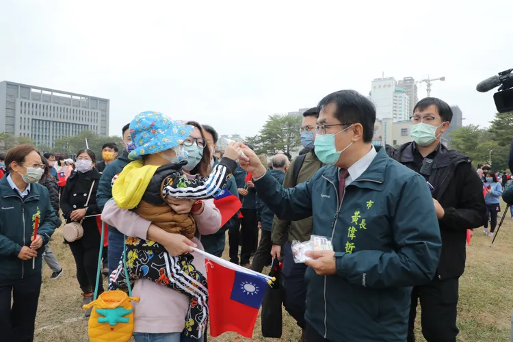 黃偉哲宣布三大政策再加碼。市府提供