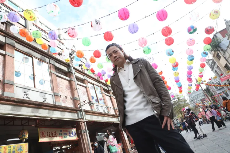 和台北相比，他認為金門更有過節氣氛。鄭孟晃攝