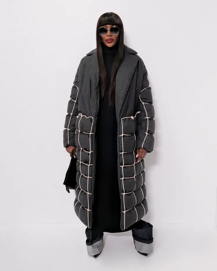 英國超模「黑珍珠」娜歐咪坎貝爾，也是LOEWE大秀的座上賓。翻攝loewe IG