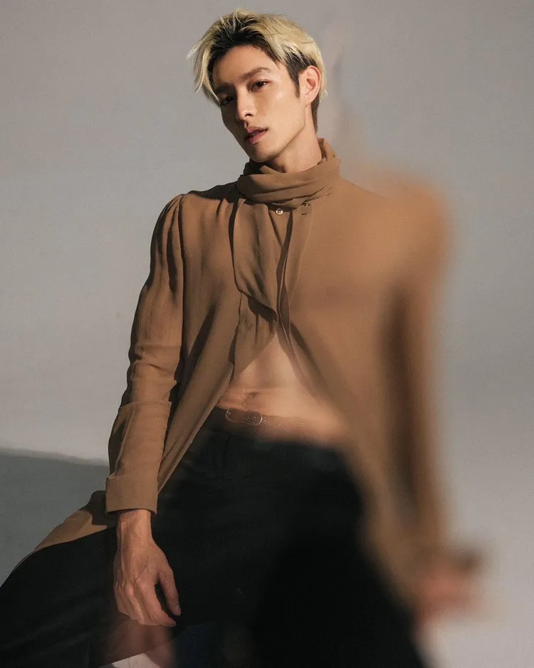 形象陽光的曹佑寧，也在SAINT LAURENT的「調教」下，展現出性感魅惑的一面。翻攝tsaoyuning IG