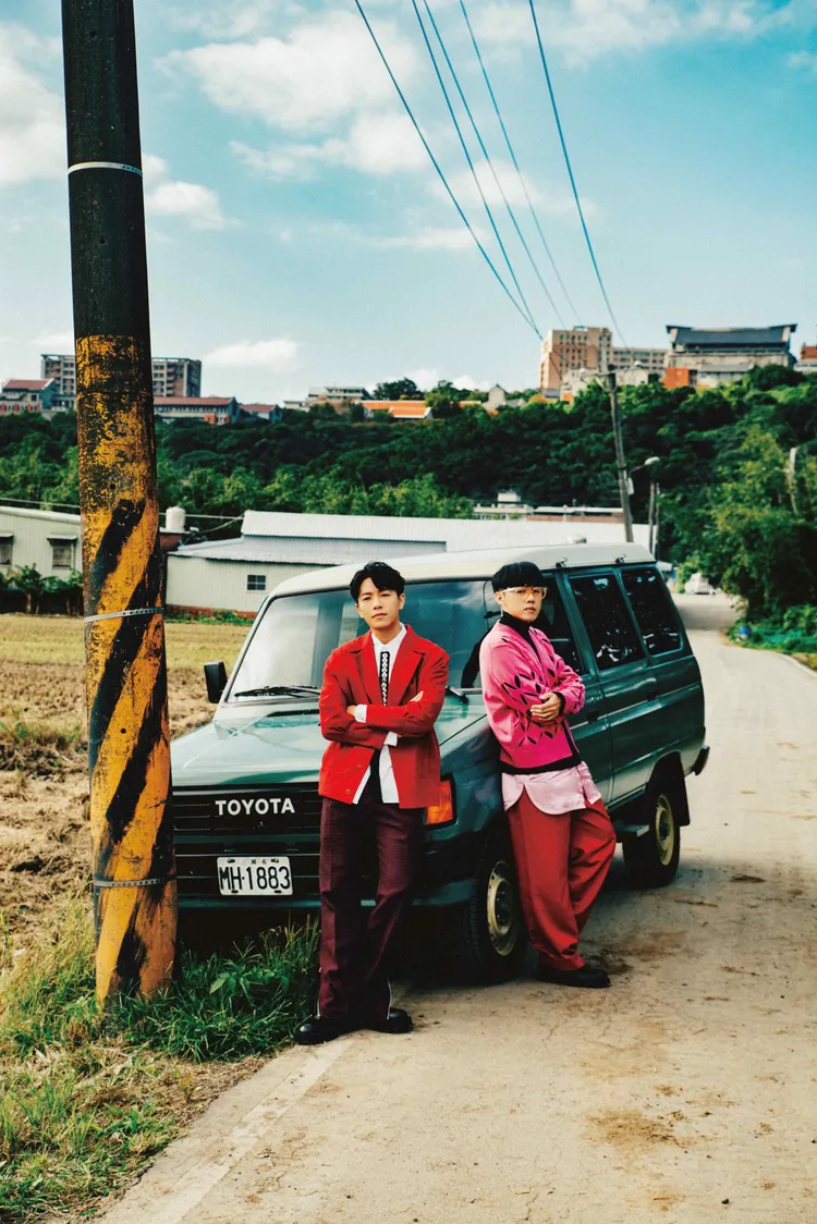 韋禮安（右）與八三夭劉逼合作歪歌。the Orchard