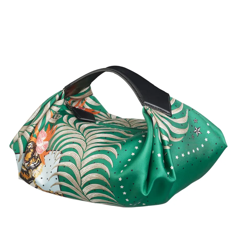 Balusoie提包，Tigre royal fleuri 圖紋印花真絲與Hunter母牛皮材質，8萬5100元。品牌提供