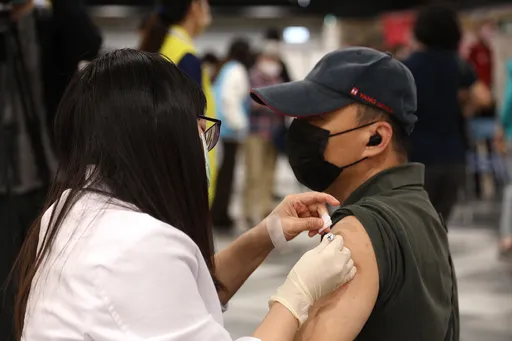 流感重症+2!30歲男越南返台發燒胸痛爆肺炎 仍未脫離險境