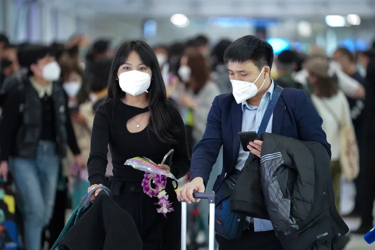 中國民眾搭乘廈門航空9日飛抵泰國曼谷機場。路透社