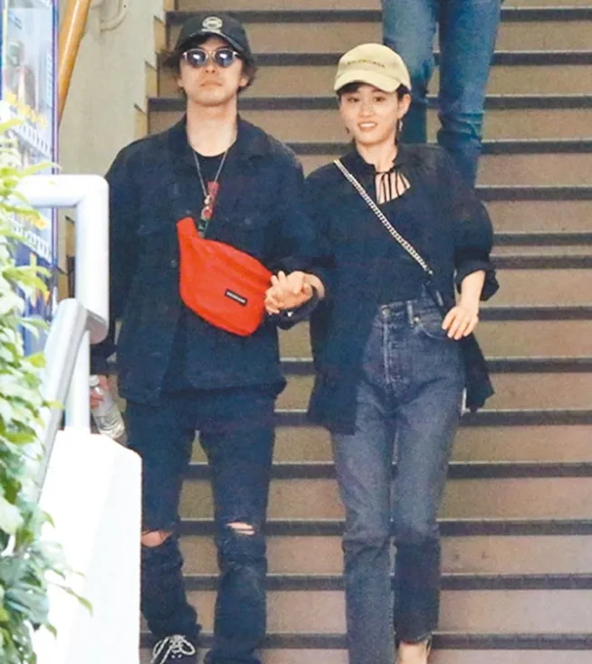 前田敦子（右）當年僅和勝地涼交往4個月就閃婚。翻攝日本yahoo