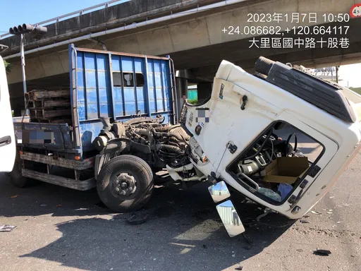 驚悚片|台中大貨車闖紅燈 秒遇龐然大物!慘遭「斷頭」釀3傷