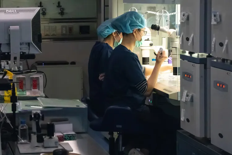 楊文瑞表示，若單純以竹科來看，男性不孕的比例會稍微偏高一點，可能與竹科高壓的工作型態和需要輪班有很大關係。艾微芙提供