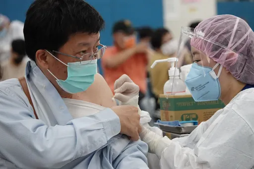 染新冠這群人好更快! 羅一鈞:3劑疫苗加速「排病毒」