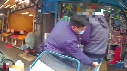 不滿欠錢欠過年！新北男登門噴漆討債　鞋內有這東西當場被逮